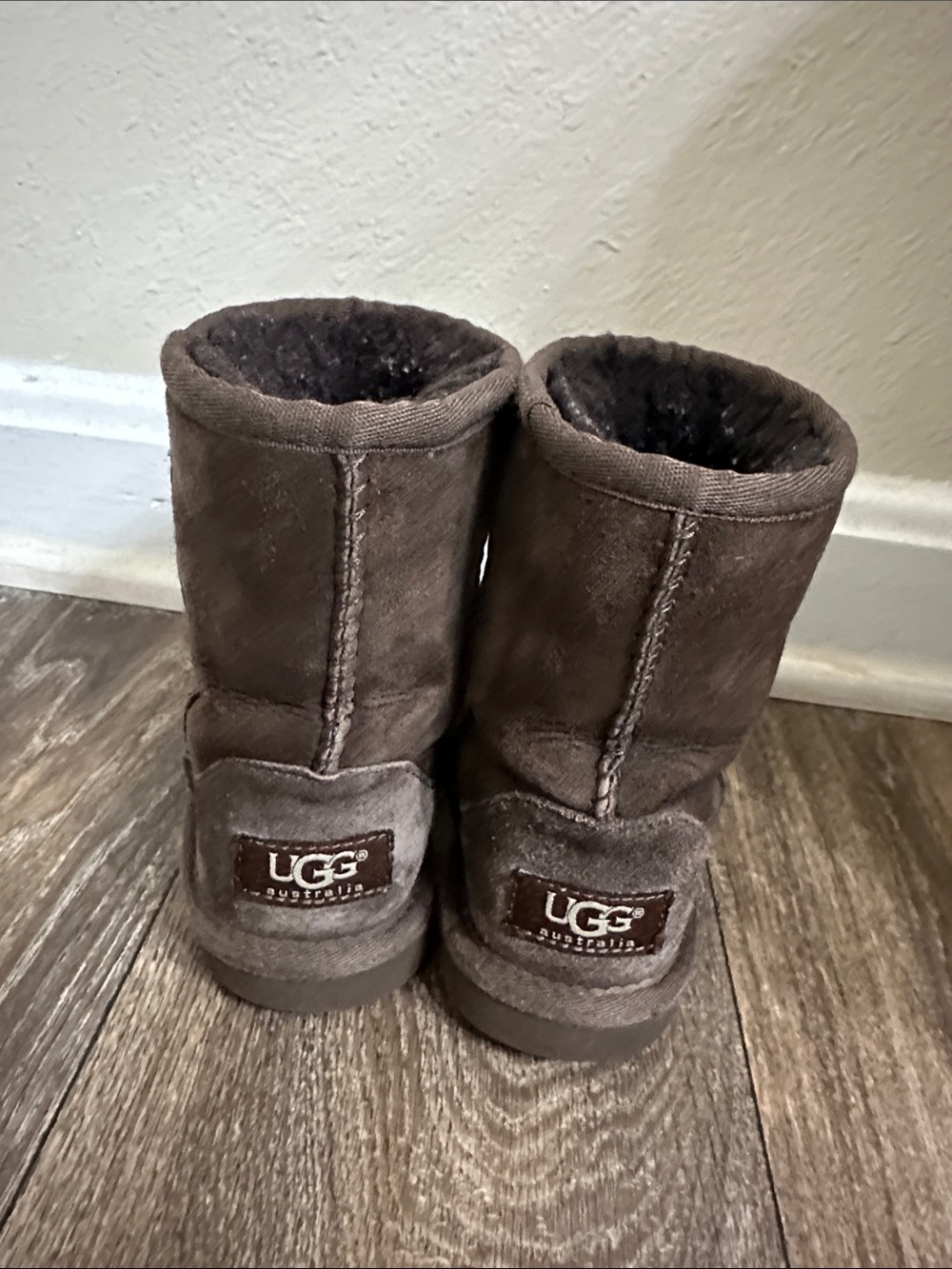 UGG Boots classic short in Dark Brown size 10